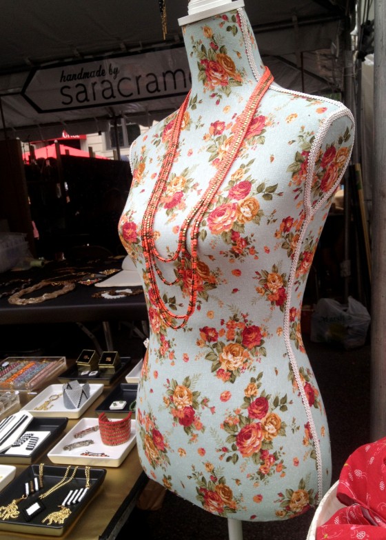 I absolutely want this floral mannequin for my room.